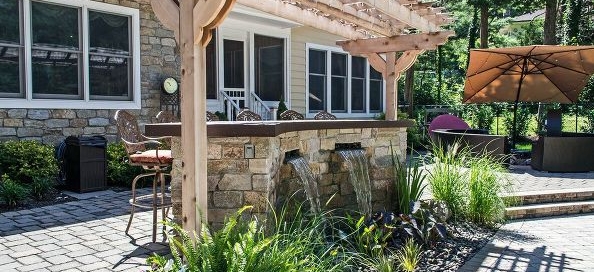 Outdoor Bar with Waterfalls (Long Island/NY):