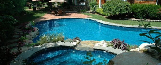 Swimming Pool with Spillover Spa: