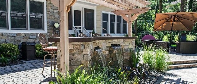 Pergola/Outdoor Bar with Water Feature: